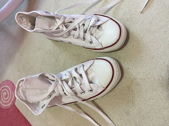 Beyaz converse