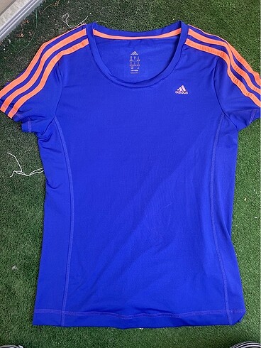 Adidas -tshirt