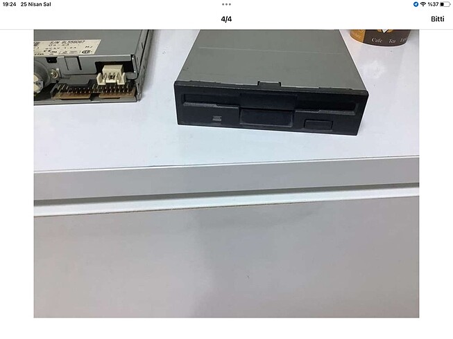 2 adet floppy disket sürücüsü