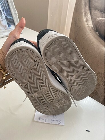 37 Beden beyaz Renk Puma ayakkabı