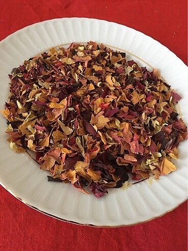 Kurutulmuş gül yaprakları