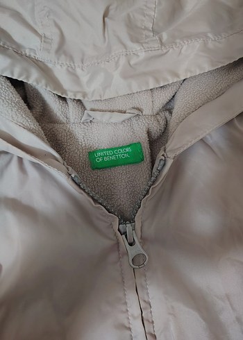 Benetton Kız Çocuk Bej Kapüşonlu Fermuarlı yağmurluk - Görsel 3