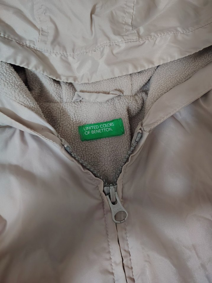 Benetton Kız Çocuk Bej Kapüşonlu Fermuarlı yağmurluk - Görsel 3