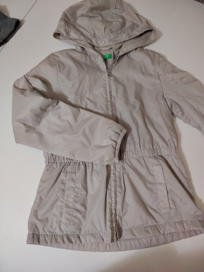 Benetton Kız Çocuk Bej Kapüşonlu Fermuarlı yağmurluk - Görsel 2