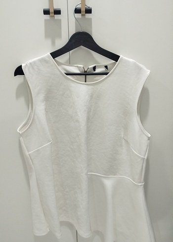 Zara Minimal Beyaz Kolsuz Bluz