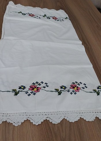 El İşlemeli Çiçek Desenli uzun yastık
