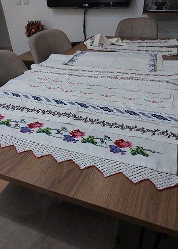 8 adet Çiçekli Nakışlı Geleneksel işlemeler