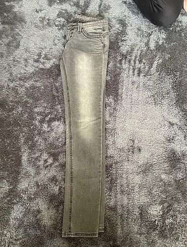 26 Beden gri Renk Levis Kalçadan Push Up Modelli Kot Pantolon