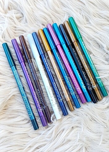 Renkli kalem eyeliner 