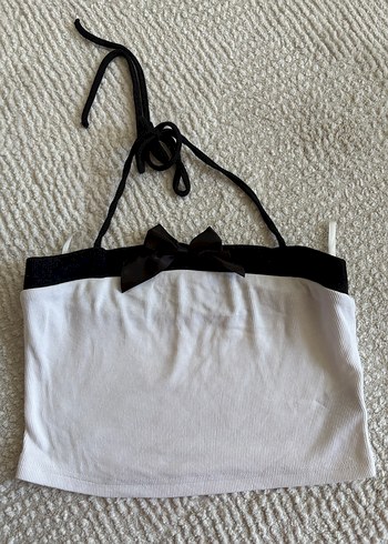 Siyah Fiyonk Detaylı Beyaz Bralet