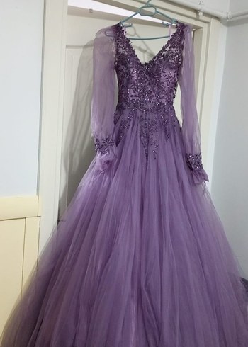 Uzun Kollu Mor İşlemeli Nişan Elbisesi - Görsel 3
