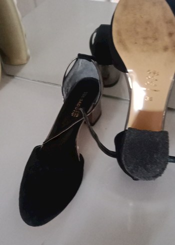 38 Beden siyah Renk Siyah Tokalı Kadın Topuklu Ayakkabı dar geliyo 1kez giyildi