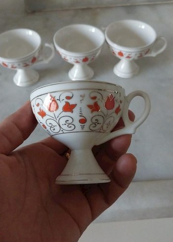 Desenli Beyaz Ayaklı Mini Fincan
