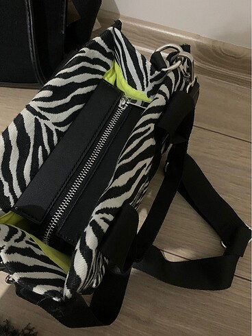  Beden siyah Renk Bershka çanta