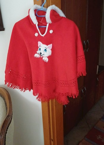 Kız Çocuk Kırmızı Nakışlı Örgü Panço - Görsel 2