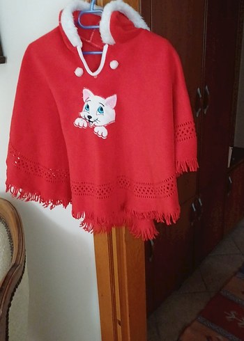 Kız Çocuk Kırmızı Nakışlı Örgü Panço - Görsel 3