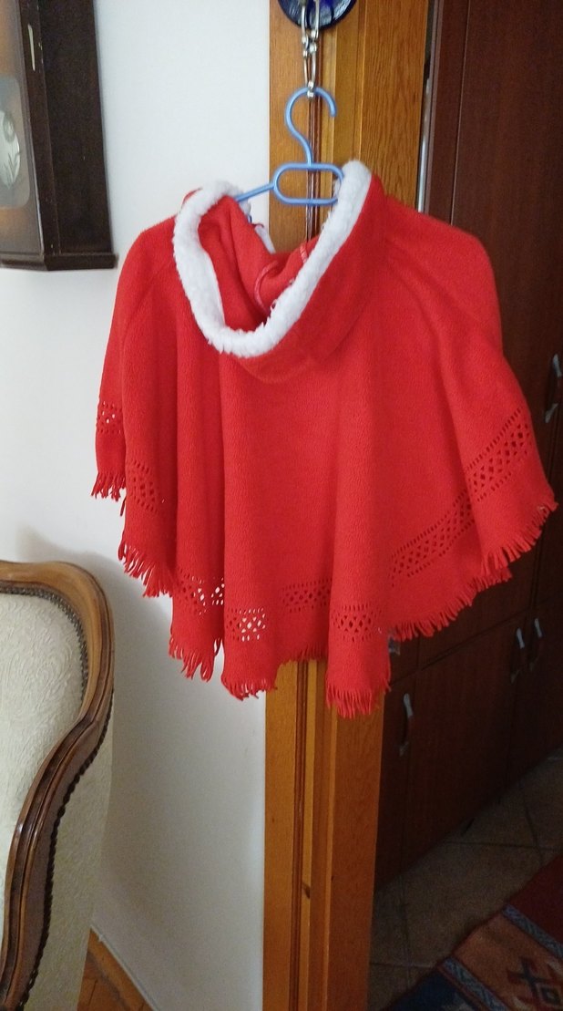 Kız Çocuk Kırmızı Nakışlı Örgü Panço - Görsel 5