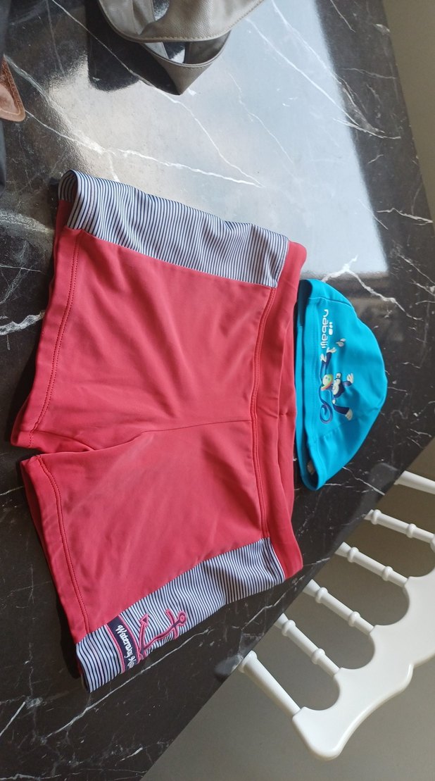 Erkek Çocuk Pembe Yüzme Şortu ve Mavi Bone - Görsel 4