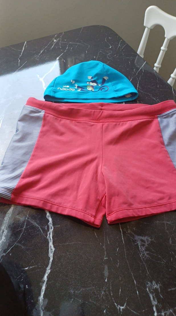 Erkek Çocuk Pembe Yüzme Şortu ve Mavi Bone - Görsel 2