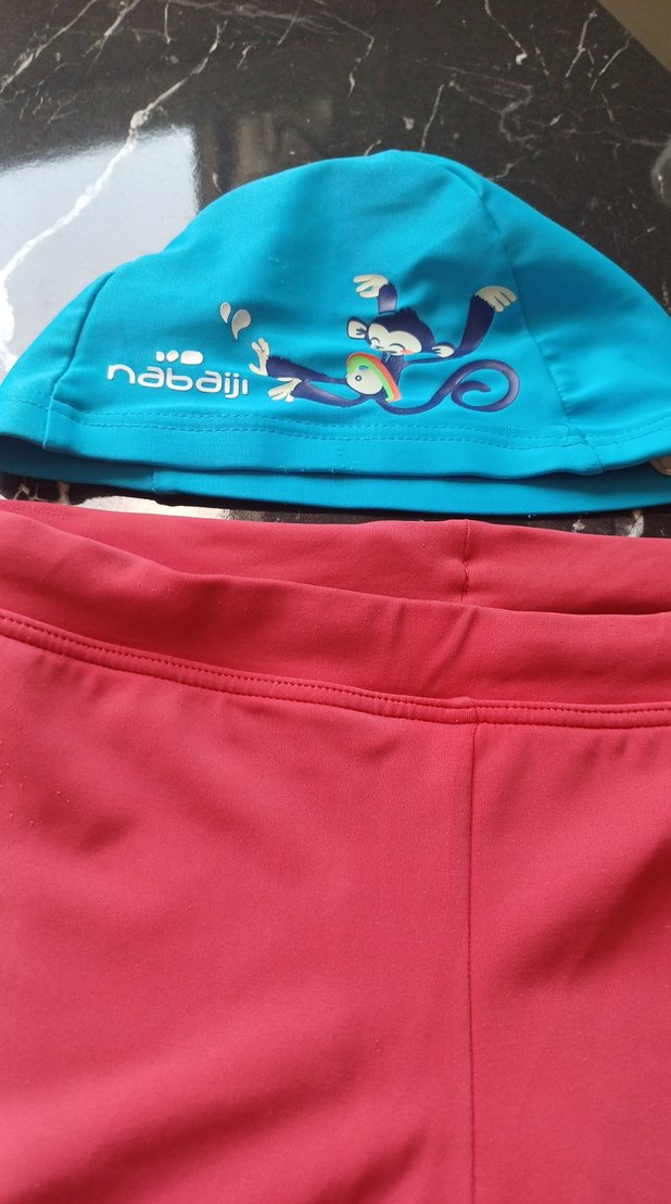 Erkek Çocuk Pembe Yüzme Şortu ve Mavi Bone - Görsel 3