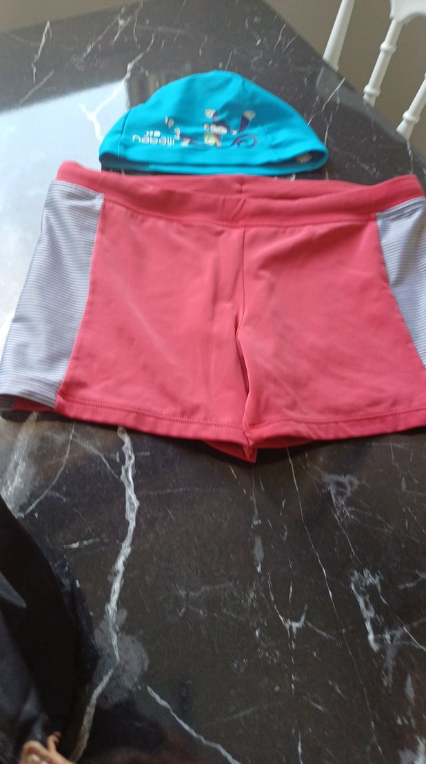 Erkek Çocuk Pembe Yüzme Şortu ve Mavi Bone - Görsel 5