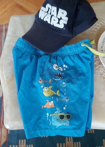 LC Waikiki Maya havuz sortu 4-5 yas sapka ile birlikte yenidir. Az kulla