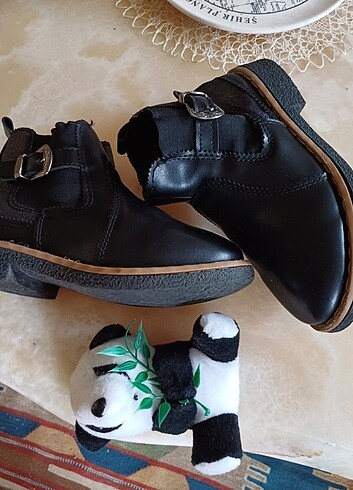 LC Waikiki Yandan fermuarli bot yepyeni sorunsuz a, giyildi