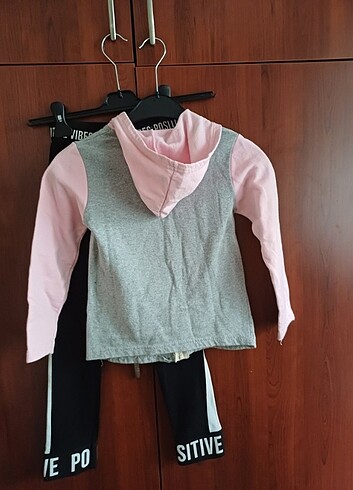 8 Yaş Beden Swetshırt kapsonlu cotton ceplı tayt gunes sapka birlıkte 