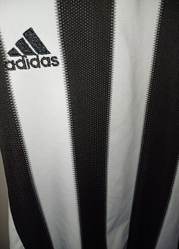 m Beden beyaz Renk Beşiktaş forması adidas yepyeni sorunsuz