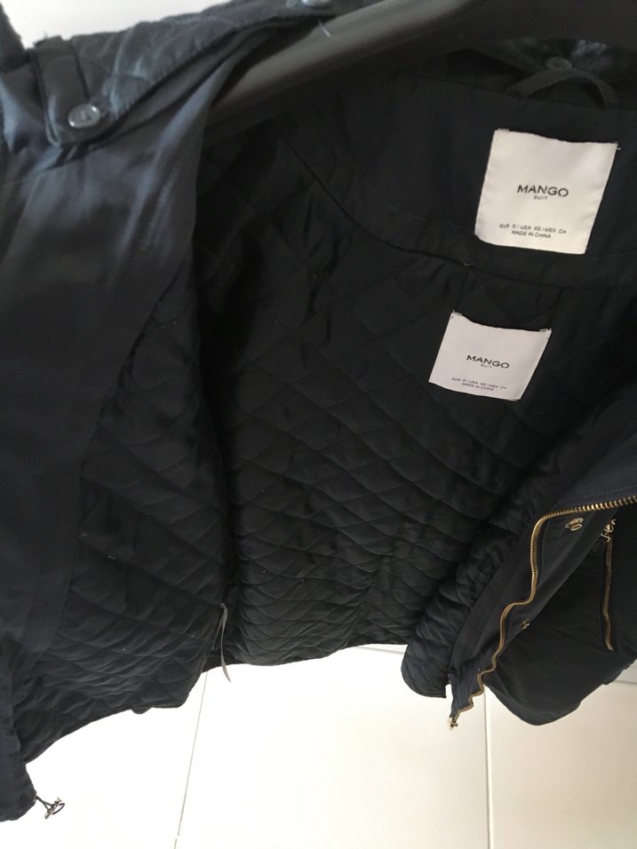Mango Siyah Kapüşonlu Şişme Ceket — görsel 2/3