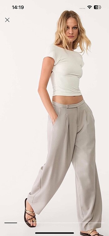 Etiketli Stradivarius pantolon