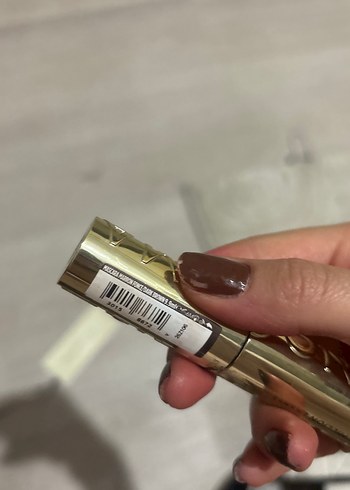 Parlak Altın Renkli L'Oréal Maskara - Görsel 2