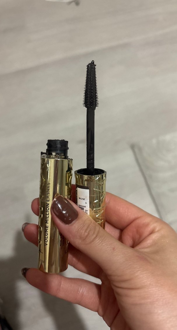 Parlak Altın Renkli L'Oréal Maskara - Görsel 3