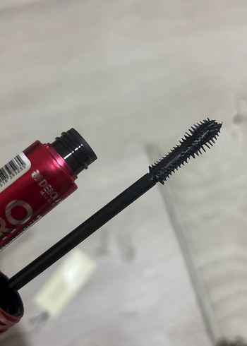 Parlak Kırmızı Maskara - Görsel 2