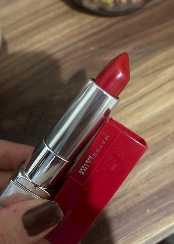 Maybelline Parlak Kırmızı Ruj - Görsel 2