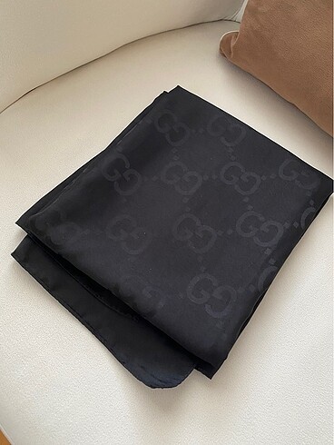 Gucci G desen jakar şal
