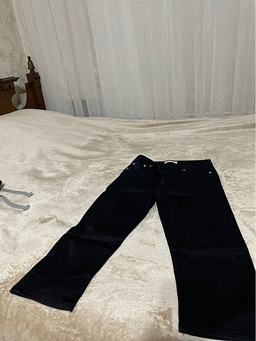34 Beden siyah Renk Zara 34 beden bayan kapri pantalon