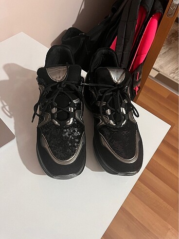 Skechers spor ayakkabı