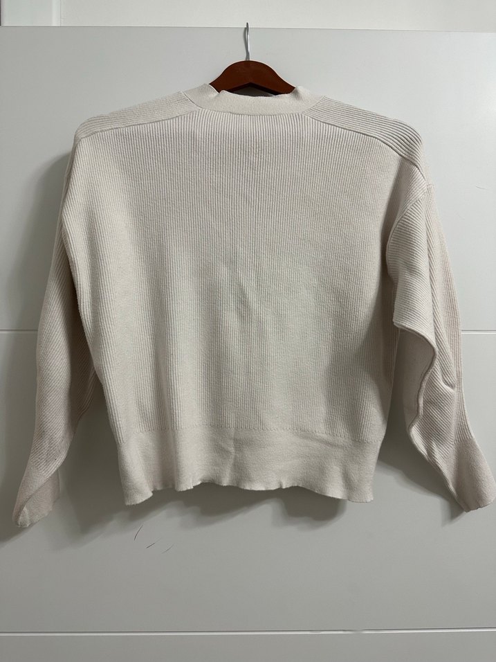 Bej Düğmeli V Yaka Kadın Hırka - Görsel 2