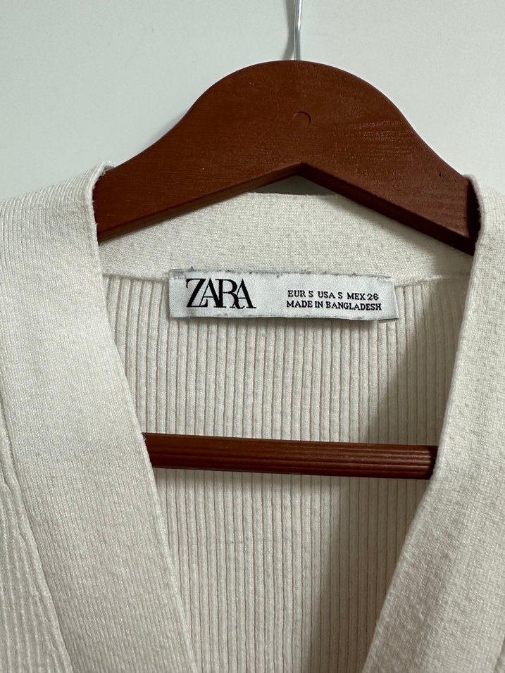 Bej Düğmeli V Yaka Kadın Hırka - Görsel 3