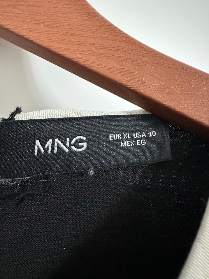 Siyah Kemerli Uzun Kolsuz Elbise - Görsel 3