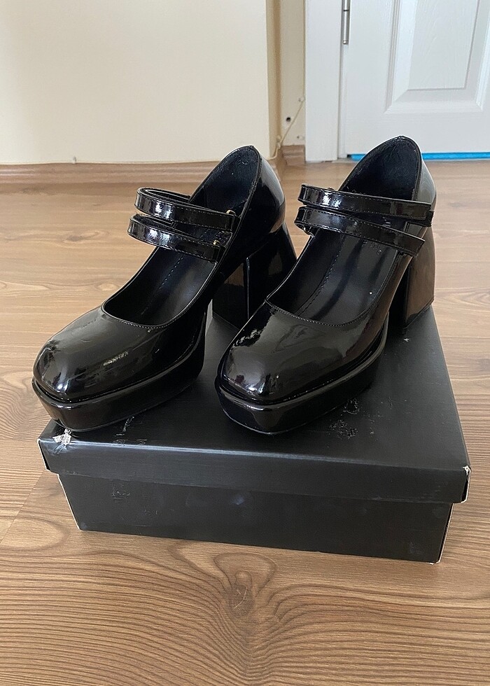 Kalın Topuklu Rugan Ayakkabı - Görsel 3