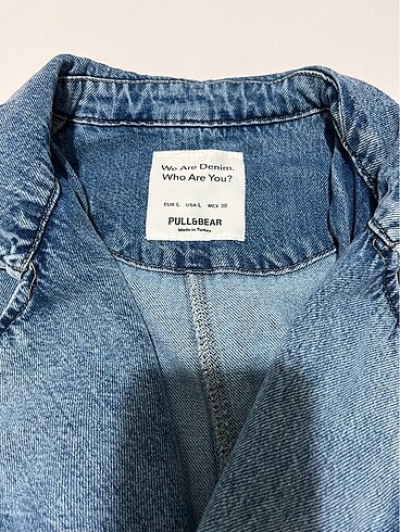 l Beden Pull&Bear UZUN DENİM TRENÇKOT