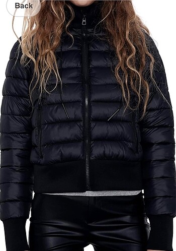 Zara Mont