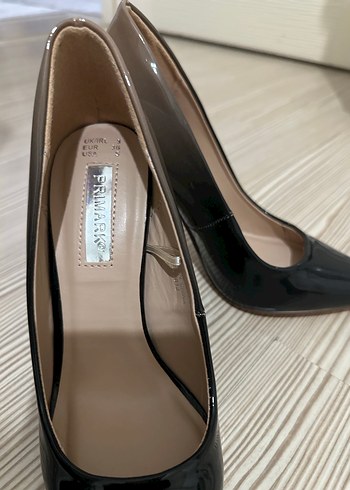 Bej Siyah Rugan Stiletto Topuklu Kadın Ayakkabı - Görsel 2