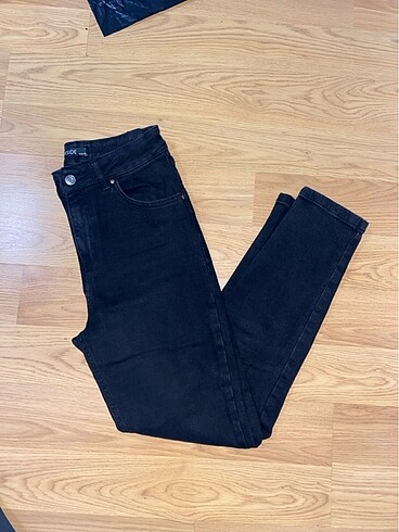 36 Beden LCW SİYAH SKINNY JEAN