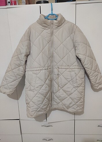 Krem rengi mont