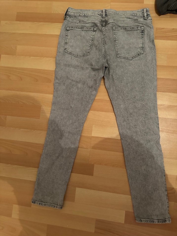 H&M yırtık kot - Görsel 2