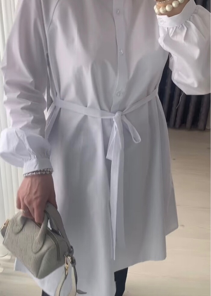 Beyaz uzun gömlek - Görsel 3