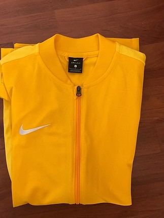 Nike Orjinal nike esofman ustu&hirka;
